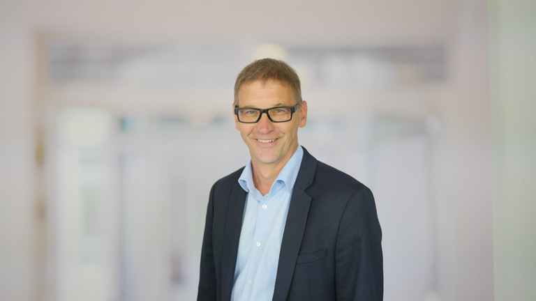 Dirk Brigmann ist seit 1. September neuer Geschäftsführer der Beratung + Leben GmbH Dirk Brigmann ist seit 1. September neuer Geschäftsführer der Beratung + Leben GmbH